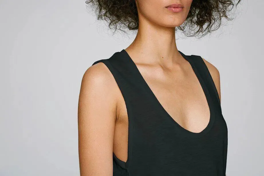 BLACK ORGANIC SCOOP NECK TANK TOP