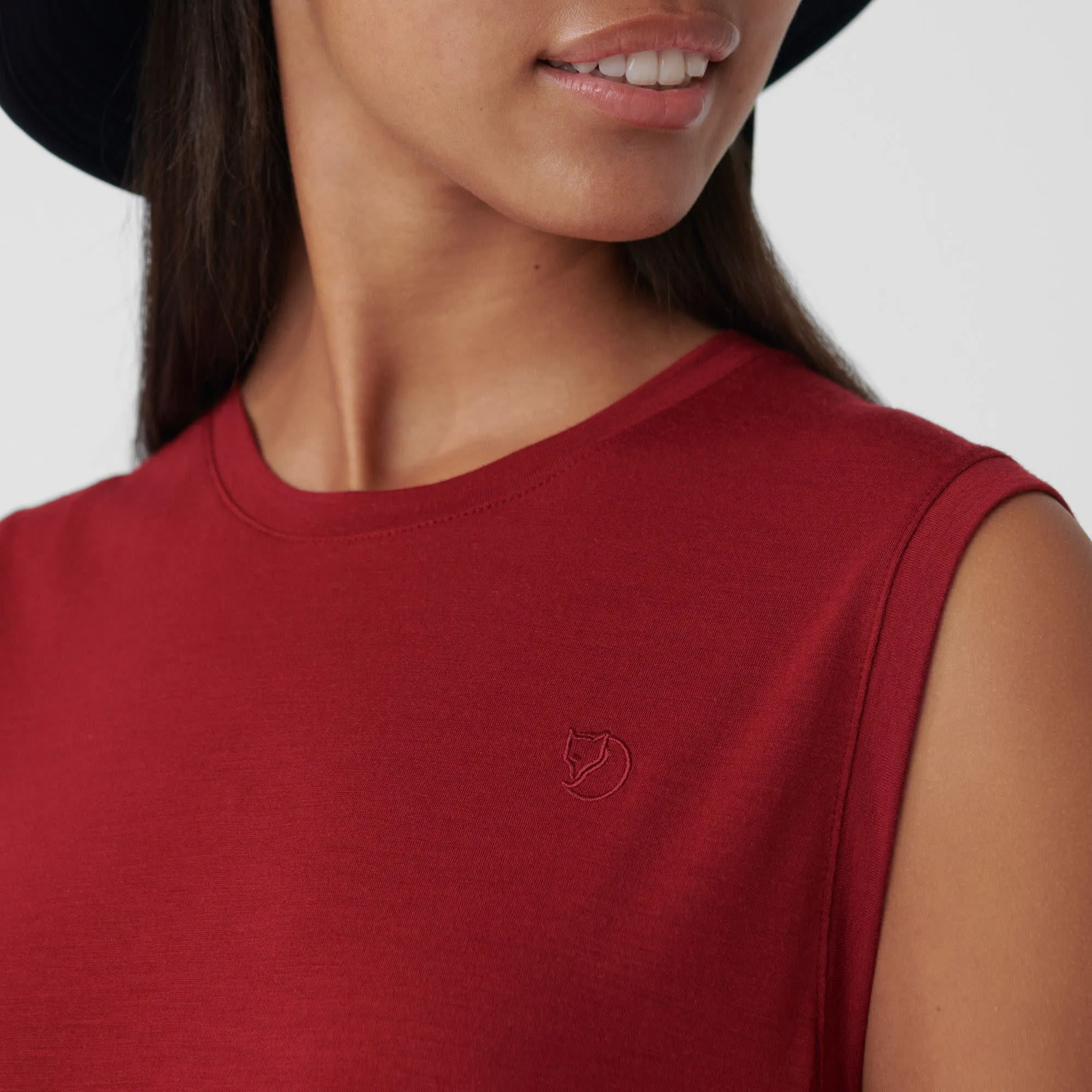 Fjällräven Women&#x27;s Abisko Wool Tank Top Pomegranate Red | Buy Fjällräven Women&#x27;s Abisko Wool Tank Top Pomegranate Red here | Outnorth